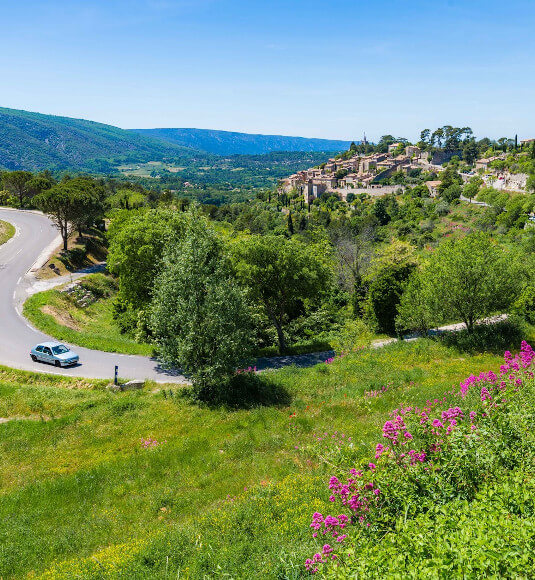 Route de Bonnieux vers Lourmarin ©VERNEUIL T