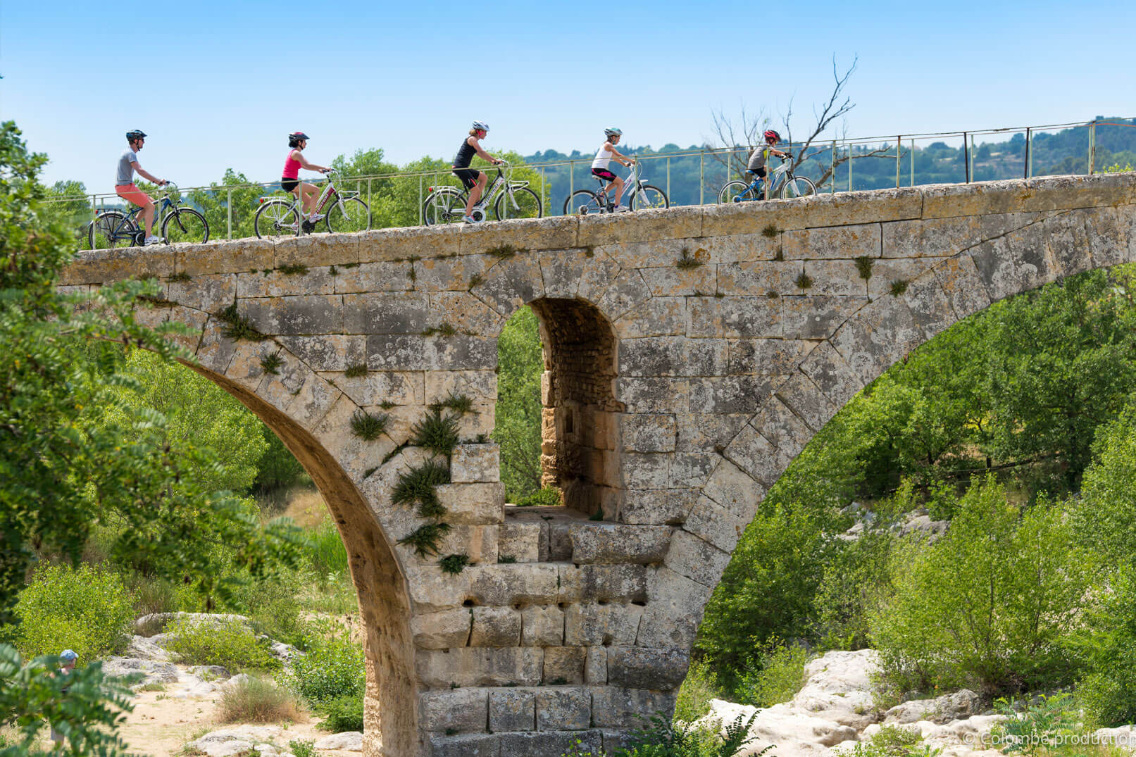 Pont Julien ©COLOMBE PRODUCTION