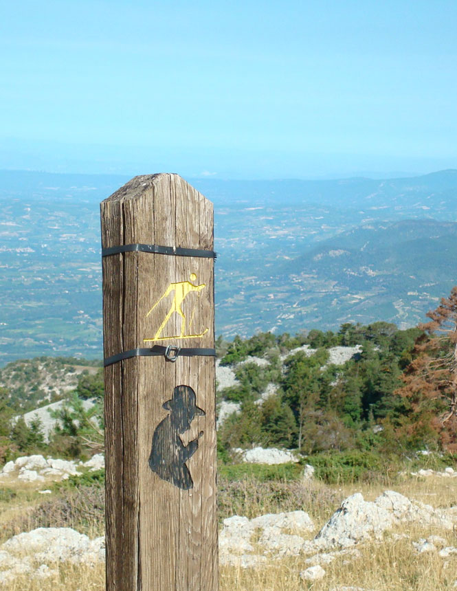 Jean-Henri-Fabre-Weg am Mont Serein