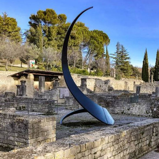 Monumentale Skulpturen in den antiken Stätten von Vaison-la-Romaine