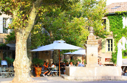 Schlossplatz in Gordes  - Luberon